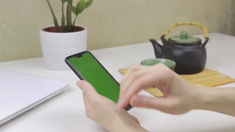 Female hands using a smartphone with green screen Stock Footage 127838295