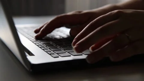 Female hands using text input on the keyboard of laptop 库存影片 153473731