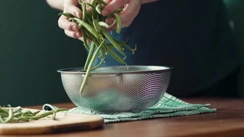 Female hands washing organic string beans under running water in a sink Stock Footage 343555478