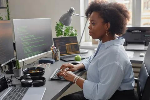 Female IT Technician Working on Coding Program Stockfoto's