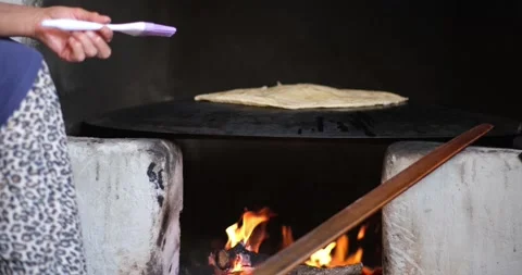 Female making Bread In the oriental courtyard.  Видео 163620299