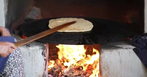 Female making bread In the oriental courtyard.  Видео 163620393