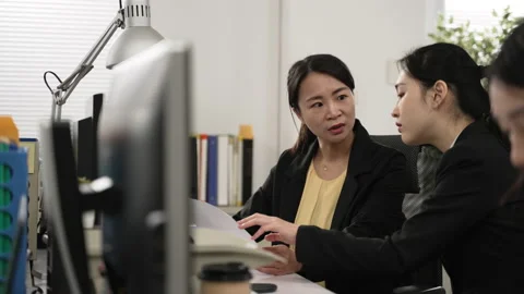 Female manager explaining project to young worker Stock Footage 219425188