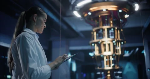 Female Manager Using Tablet in Office with Quantum Computer Vidéo 318965740