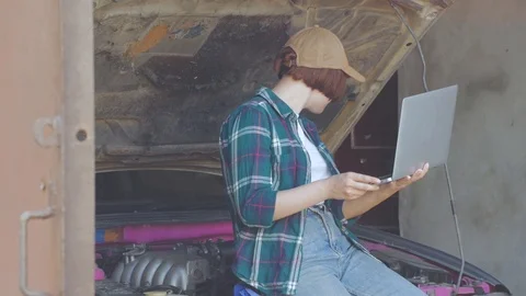 Female mechanic Stock Footage 114555446