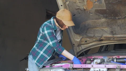 Female mechanic Stock Footage 114555512