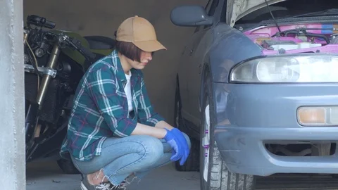 Female mechanic Stock Footage 114555651