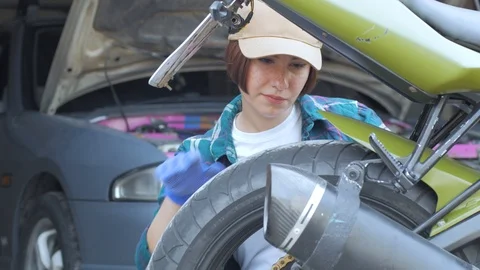 Female mechanic Stock Footage 114555678