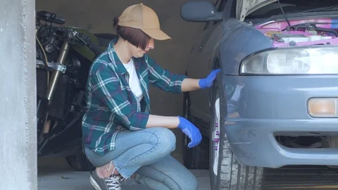 Female mechanic Stock Footage 114555704