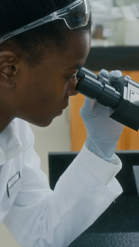 Female Microbiologist Using Microscope while Developing Innovative Medicine 스톡 동영상 294900834
