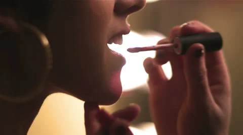 Female model getting lipstick applied to her lips. Close up 库存影片 33838912