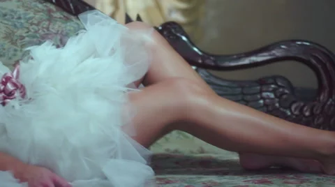 Female model on lounge posing 動画素材 45291855