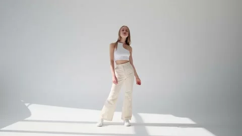 Female model posing over white background Video stock 164535749