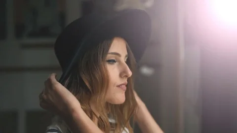 Female Painter Smiles Видео 80906428