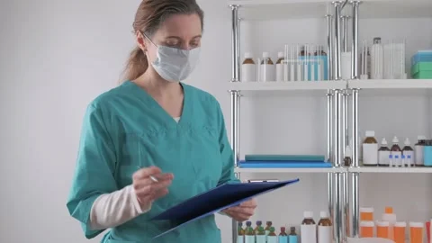 Female paramedic Video stock 166317843