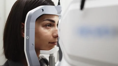 Female patient undergoing optical coherence tomography examination with advanced Stock Footage 337288387