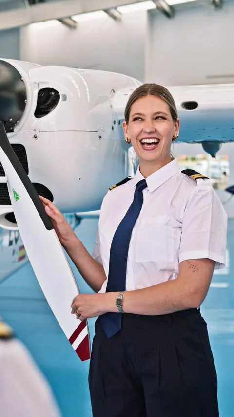 Female pilot explaining airplane mechanics in hangar Stock Footage 343633138