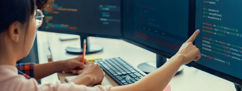 Female programer taking a note while web developer present program. Burgeoning. Foto stock