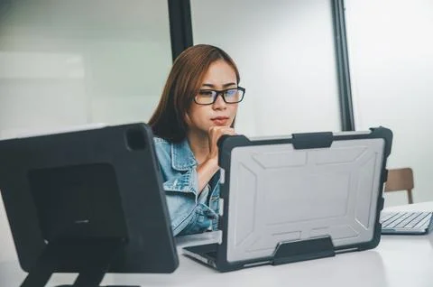 Female programmer working on coding, software development and web design.Co.. Foto stock