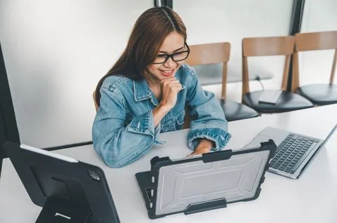 Female programmer working on coding, software development and web design.Co.. 스톡 사진