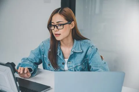 Female programmer working on coding, software development and web design.Co.. 스톡 사진