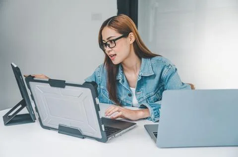 Female programmer working on coding, software development and web design.Co.. 스톡 사진