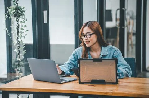 Female programmer working on coding, software development and web design.Co.. 스톡 사진