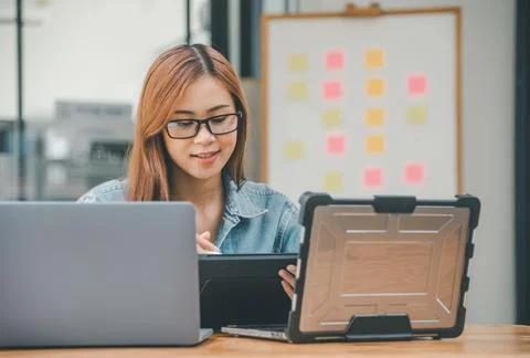 Female programmer working on coding, software development and web design.Co.. 스톡 사진