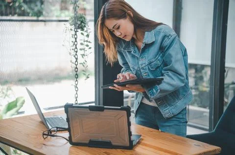 Female programmer working on coding, software development and web design.Co.. 스톡 사진