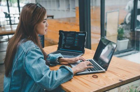 Female programmer working on coding, software development and web design.Co.. 스톡 사진