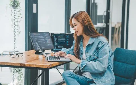 Female programmer working on coding, software development and web design.Co.. 스톡 사진