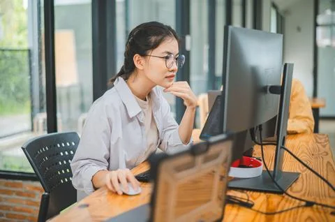 Female programmer working on coding, software development and web design.Co.. 스톡 사진