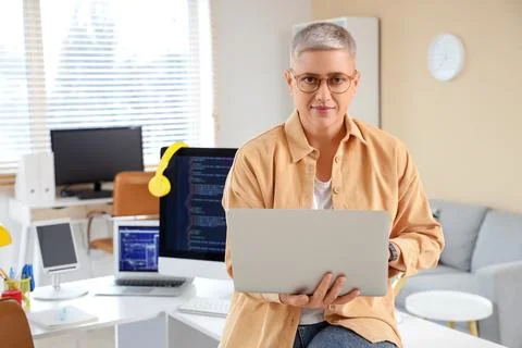 Female programmer working with laptop in office Stock-Fotos