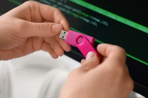 Female programmer's hands with USB flash drive in office, closeup Stock-Fotos