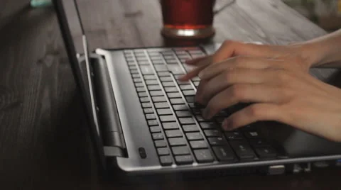 The female quickly typing on laptop close-up Vídeo Stock 65185255