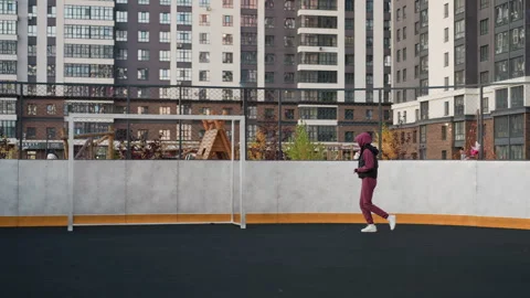 Female Runner Jogging Around Circular Outdoor Sports Court With White Post At Vídeo Stock 316662373