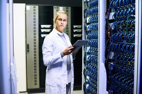 Female Scientist in Data Center 스톡 사진