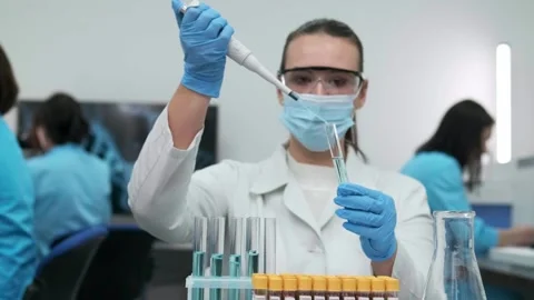 Female scientist using a micropipette for analysis in a modern laboratory. 動画素材 269282199