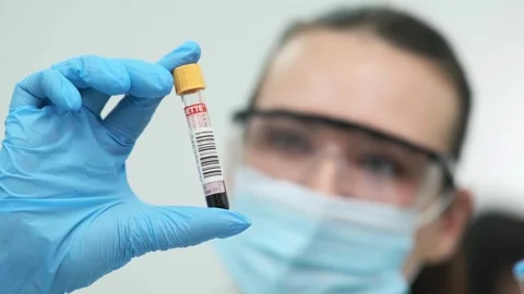 Female scientist using a micropipette for analysis in a modern laboratory. Видео 269284767