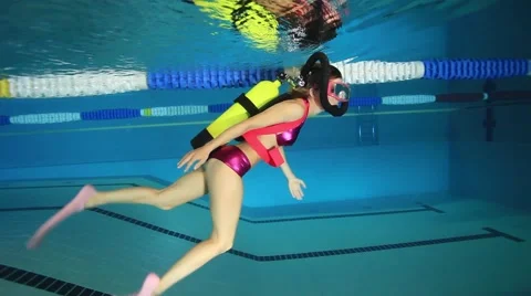 Female scuba diver Stock Footage 41608240