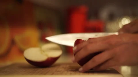 Female Slicing an Apple Stockbeeldmateriaal 39385599