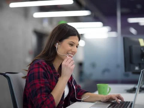Female software developer using laptop computer Foto stock