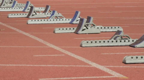 Female Sprinters getting into the starting blocks 動画素材 49186039