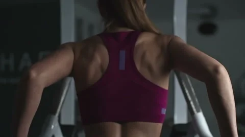 Female Strength Training Stockbeeldmateriaal 64969280