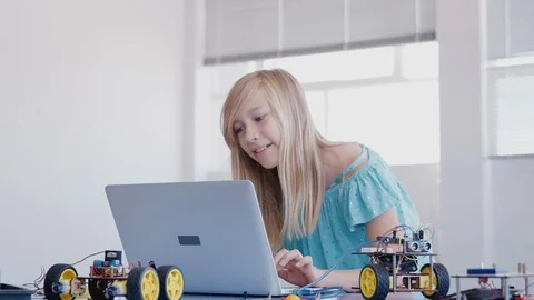 Female Student Building And Programing Robot Vehicle In After School Computer Vídeos de archivo 111933532