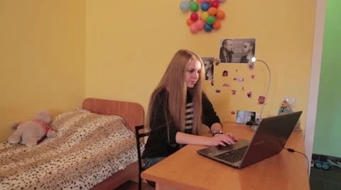 Female student using a laptop, Full HD Video stock 44765932