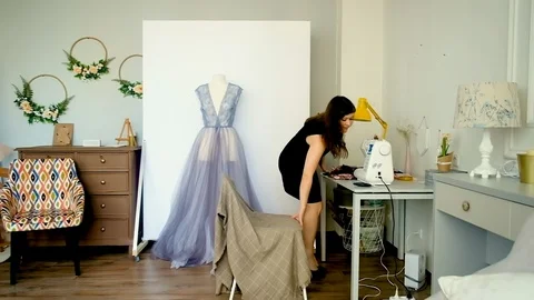 Female tailor working in her studio with sewing machine 库存影片 127483438