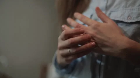 Female taking off her ring Stock-Footage 54544382