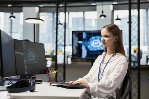 Female technician adjusting deep learning algorithms parameters at work Foto stock
