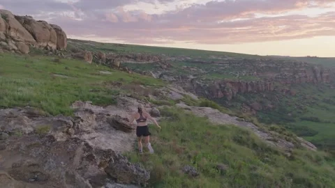 Female trail runner at sunset Stock Footage 265087906